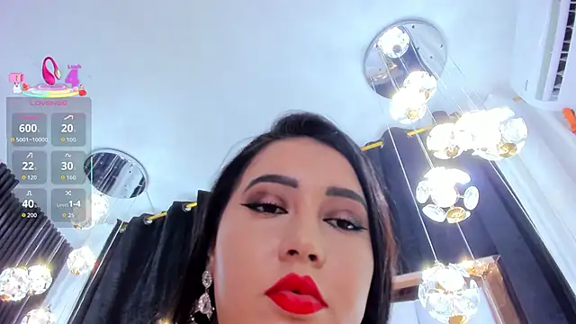 Snapshot of SarayRoyse chatting on 11.29.25 SarayRoyse online show from 11.29.25