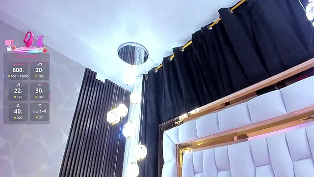 Snapshot of SarayRoyse chatting on 12.01.25 SarayRoyse online show from 12.01.25