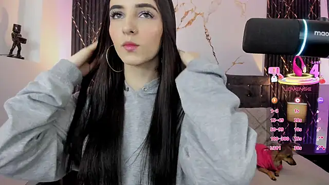 Snapshot of devlin_violett chatting on 11.25.25 devlin violett online show from 11.25.25