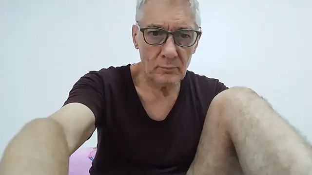 Snapshot of BIGUNCUTHARDCOCK chatting on 06.04.26 BIGUNCUTHARDCOCK online show from 06.04.26