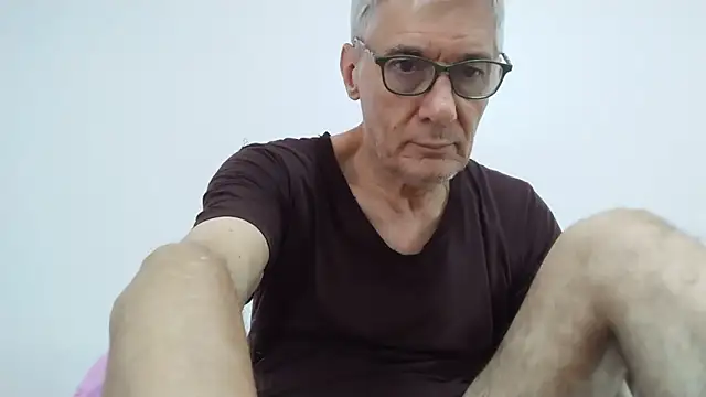 Snapshot of BIGUNCUTHARDCOCK chatting on 06.18.26 BIGUNCUTHARDCOCK online show from 06.18.26