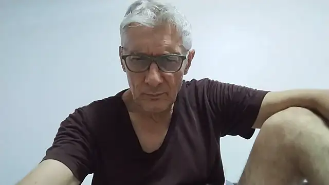 Snapshot of BIGUNCUTHARDCOCK chatting on 06.18.26 BIGUNCUTHARDCOCK online show from 06.18.26