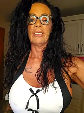 Misses-Cougar online show from 11.27.25