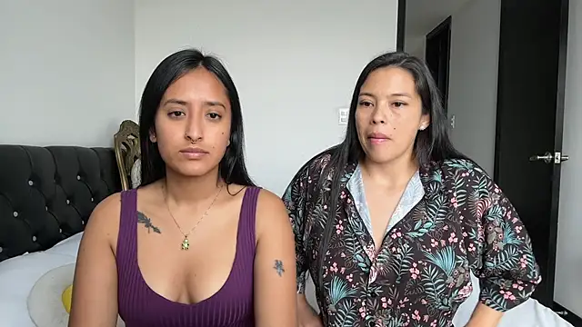 Snapshot of 2SummerLove1 chatting on 02.08.25 2SummerLove1 online show from 02.08.25