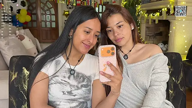 Snapshot of 2SummerLove1 chatting on 06.28.26 2SummerLove1 online show from 06.28.26