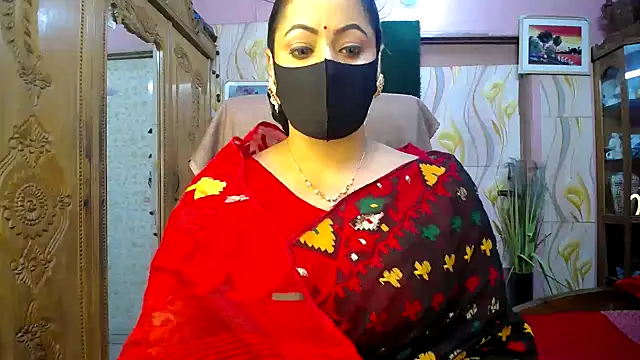 Snapshot of SohanaSabaSexy chatting on 09.13.25 SohanaSabaSexy online show from 09.13.25