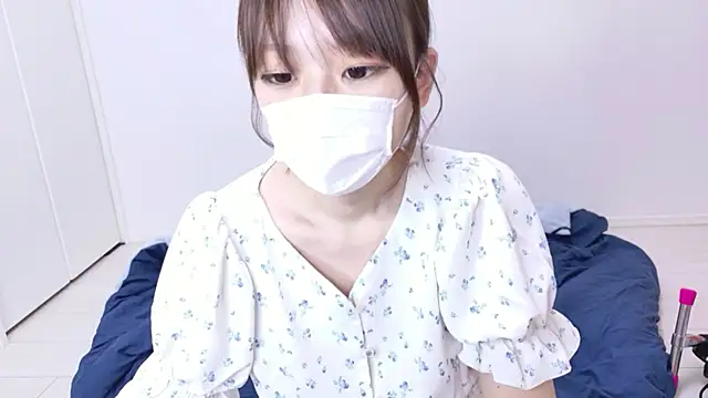 Snapshot of hi---chan- chatting on 04.27.26 hi---chan- online show from 04.27.26