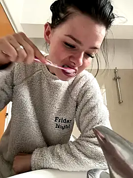 RoxiBlack online show from 12.19.25