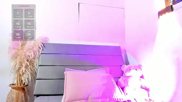 Julieta Coopeer  online show from 04.19.26