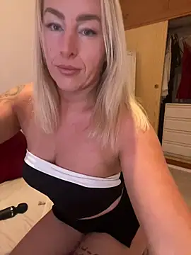 Snapshot of ChristyAdair chatting on 12.13.24 ChristyAdair online show from 12.13.24