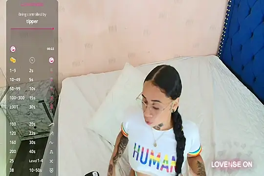 Snapshot of cattaleeyaa chatting on 12.22.24 cattaleeyaa online show from 12.22.24