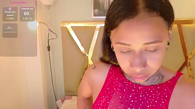 Snapshot of cattaleeyaa chatting on 10.17.25 cattaleeyaa online show from 10.17.25