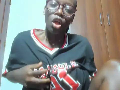 Snapshot of afro_pop chatting on 01.27.25 afro pop online show from 01.27.25