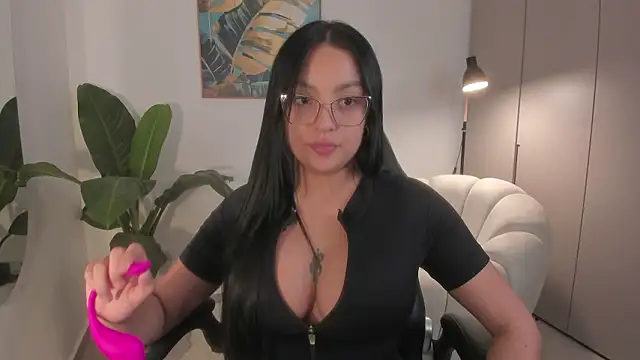 sarawinstone online show from 02.04.26