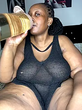 MsWhiteChocolatte online show from 10.07.25