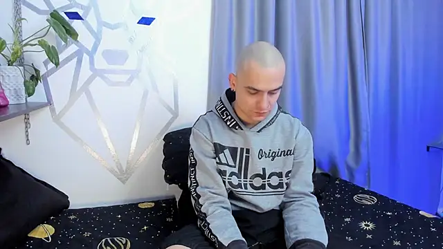 Snapshot of Aron-santoro chatting on 01.19.25 Aron-santoro online show from 01.19.25