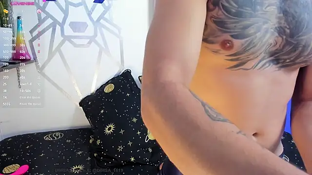 Snapshot of Aron-santoro chatting on 02.08.25 Aron-santoro online show from 02.08.25