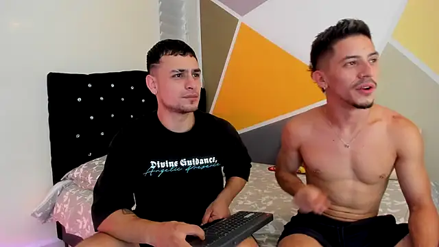 Snapshot of Aron-santoro chatting on 09.11.25 Aron-santoro online show from 09.11.25