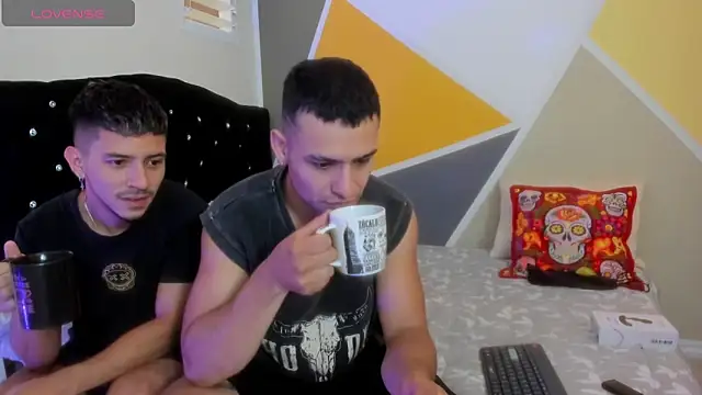 Snapshot of Aron-santoro chatting on 09.30.25 Aron-santoro online show from 09.30.25