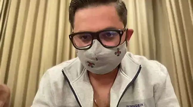 Snapshot of slavekinky001 chatting on 12.20.24 slavekinky001 online show from 12.20.24