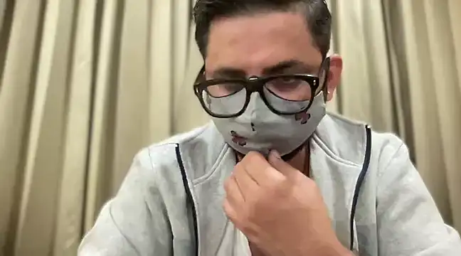 Snapshot of slavekinky001 chatting on 12.21.24 slavekinky001 online show from 12.21.24