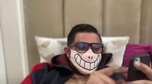 Snapshot of slavekinky001 chatting on 01.11.25 slavekinky001 online show from 01.11.25