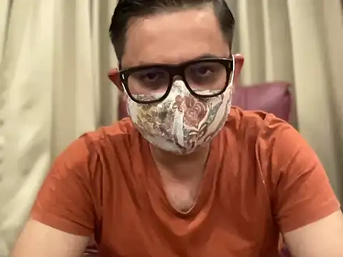 Snapshot of slavekinky001 chatting on 10.05.25 slavekinky001 online show from 10.05.25