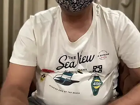 Snapshot of slavekinky001 chatting on 10.29.25 slavekinky001 online show from 10.29.25