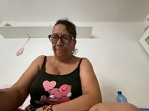 Snapshot of sweeviolet chatting on 07.17.26 sweeviolet online show from 07.17.26