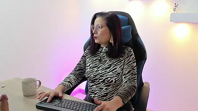 ada mclaine online show from 03.05.26