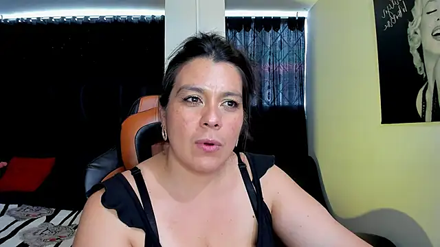 martina foxy  online show from 02.12.25