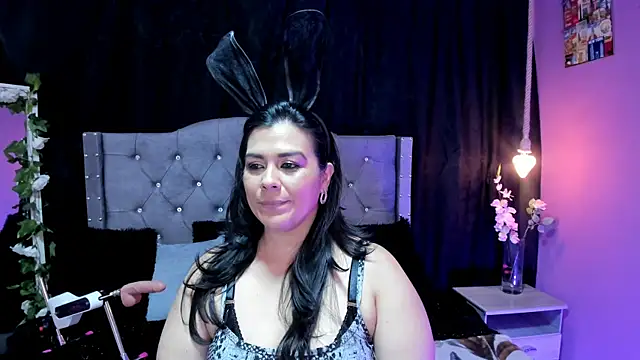 martina foxy  online show from 02.21.25