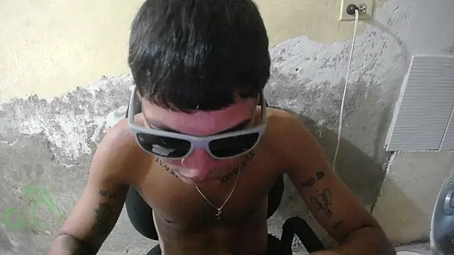 Snapshot of Sxntisaul__ chatting on 12.19.25 Sxntisaul online show from 12.19.25