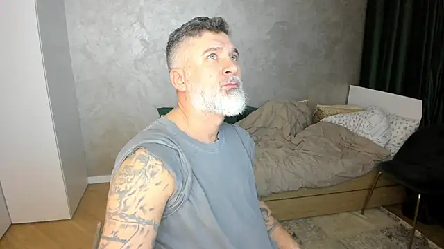 Snapshot of BlowMyXXL chatting on 02.08.25 BlowMyXXL online show from 02.08.25