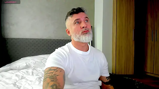 Snapshot of BlowMyXXL chatting on 02.27.25 BlowMyXXL online show from 02.27.25