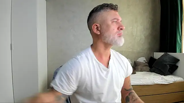 Snapshot of BlowMyXXL chatting on 09.09.25 BlowMyXXL online show from 09.09.25