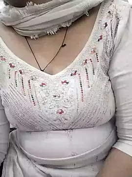 Cute nidhi online show from 12.21.24