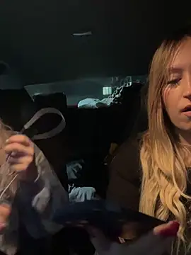 Snapshot of MerlinDave chatting on 12.26.24 MerlinDave online show from 12.26.24