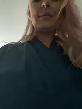 Snapshot of MerlinDave chatting on 12.28.24 MerlinDave online show from 12.28.24