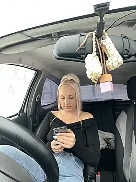 Snapshot of MerlinDave chatting on 01.04.25 MerlinDave online show from 01.04.25