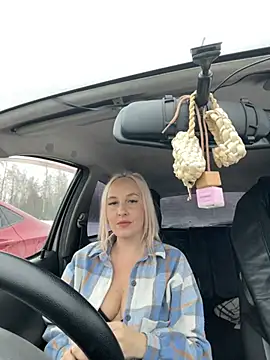 Snapshot of MerlinDave chatting on 01.05.25 MerlinDave online show from 01.05.25