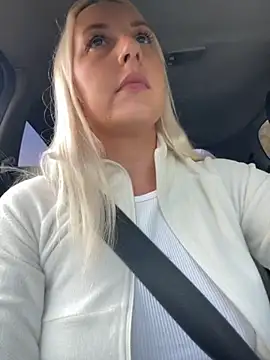 Snapshot of MerlinDave chatting on 09.18.25 MerlinDave online show from 09.18.25