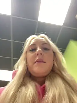 Snapshot of MerlinDave chatting on 09.22.25 MerlinDave online show from 09.22.25