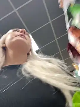 Snapshot of MerlinDave chatting on 09.23.25 MerlinDave online show from 09.23.25