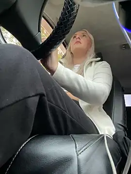 Snapshot of MerlinDave chatting on 09.25.25 MerlinDave online show from 09.25.25