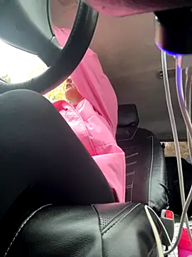 Snapshot of MerlinDave chatting on 09.29.25 MerlinDave online show from 09.29.25