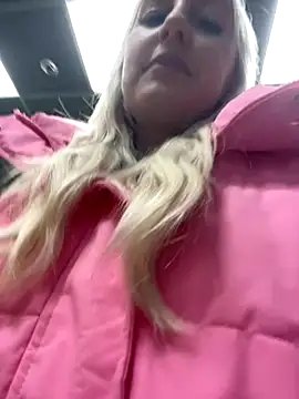 Snapshot of MerlinDave chatting on 10.06.25 MerlinDave online show from 10.06.25