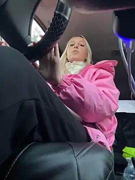 Snapshot of MerlinDave chatting on 10.13.25 MerlinDave online show from 10.13.25