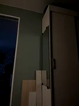 Snapshot of MerlinDave chatting on 10.23.25 MerlinDave online show from 10.23.25