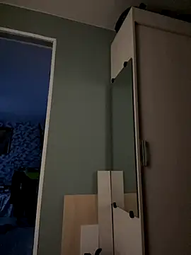 Snapshot of MerlinDave chatting on 10.26.25 MerlinDave online show from 10.26.25